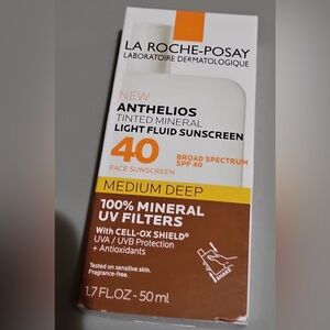 La Roche-Posay Anthelios Tinted Light Fluid Sunscreen SPF 40 - Medium Deep